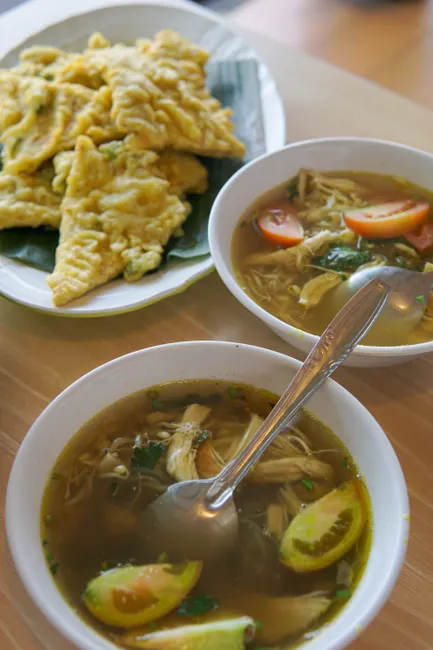 Detail Foto Sop Ayam Kampung Dengan Sayuran Number 10