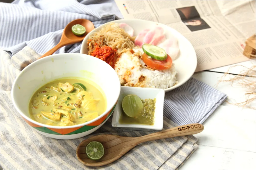 Foto Soto Ayam Kuning Dengan Nasi 92c7