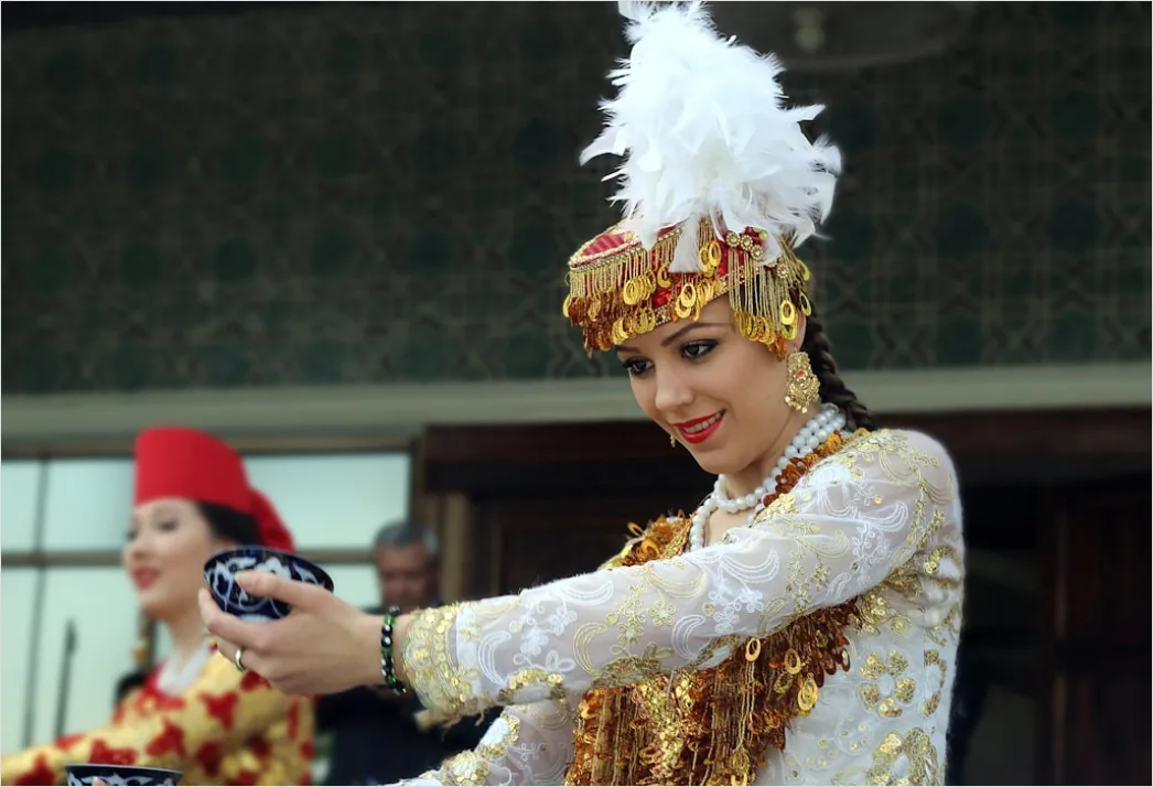 Foto Tari Piring Minangkabau Kostum Tradisional 9324