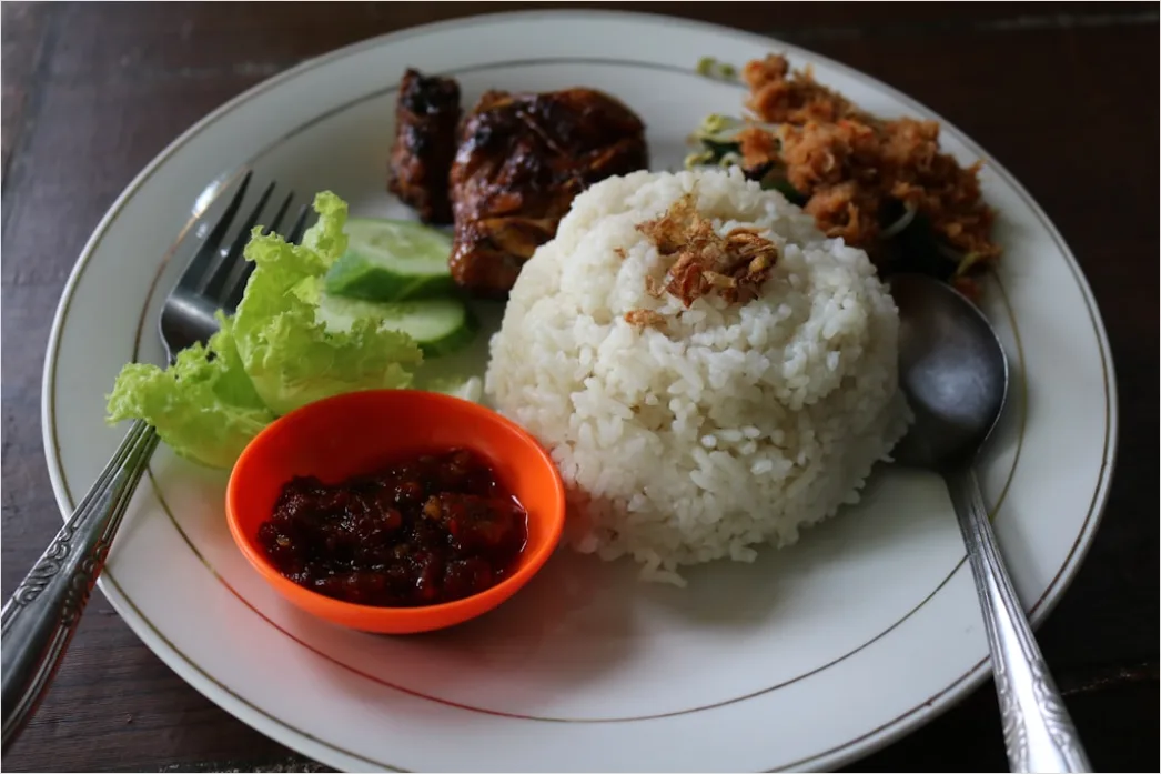 Foto Tempe Mendoan Hangat Dengan Sambal E4a2
