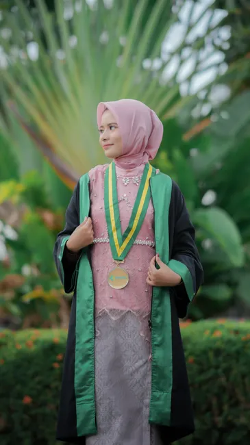 Detail Foto Upacara Kelulusan Sekolah Menengah Number 5