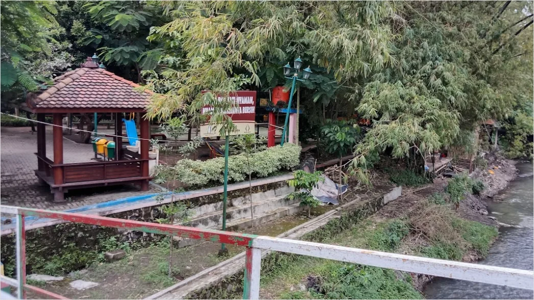 Gambar Acara Gotong Royong Warga Kampung C27d