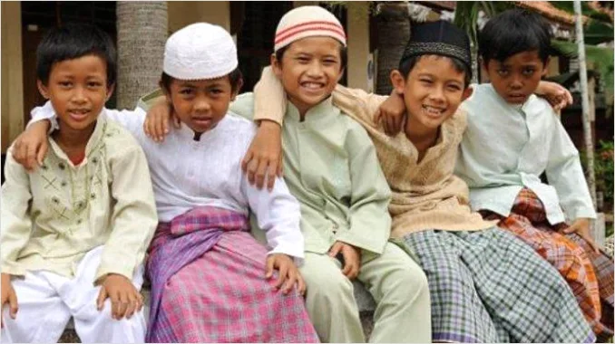Gambar Acara Sunatan Anak Bersama Keluarga F0e7
