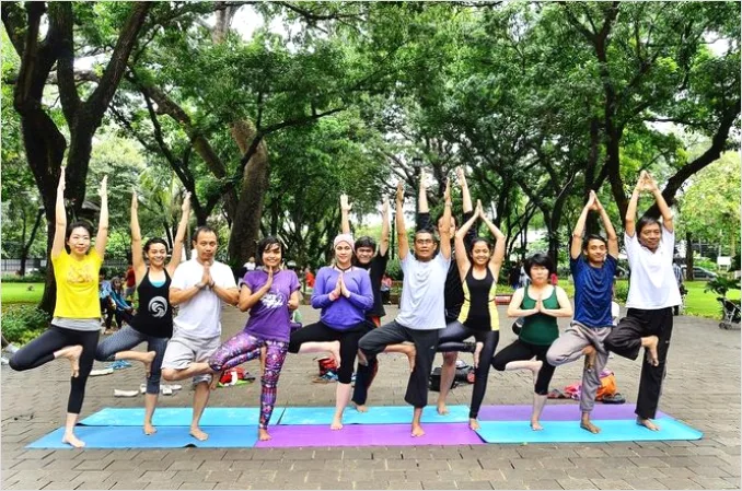 Detail Gambar Acara Yoga Massal Di Taman Number 4