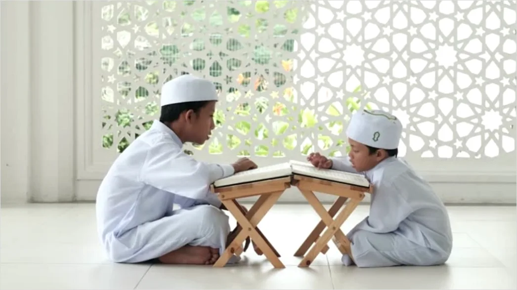 Gambar Anak Membaca Alquran Saat Ramadan D82a
