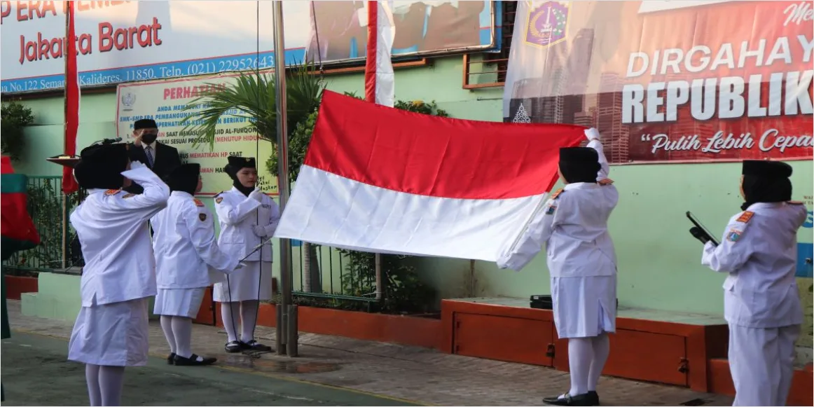 Detail Gambar Bendera Merah Putih Berkibar Di Sekolah Number 3