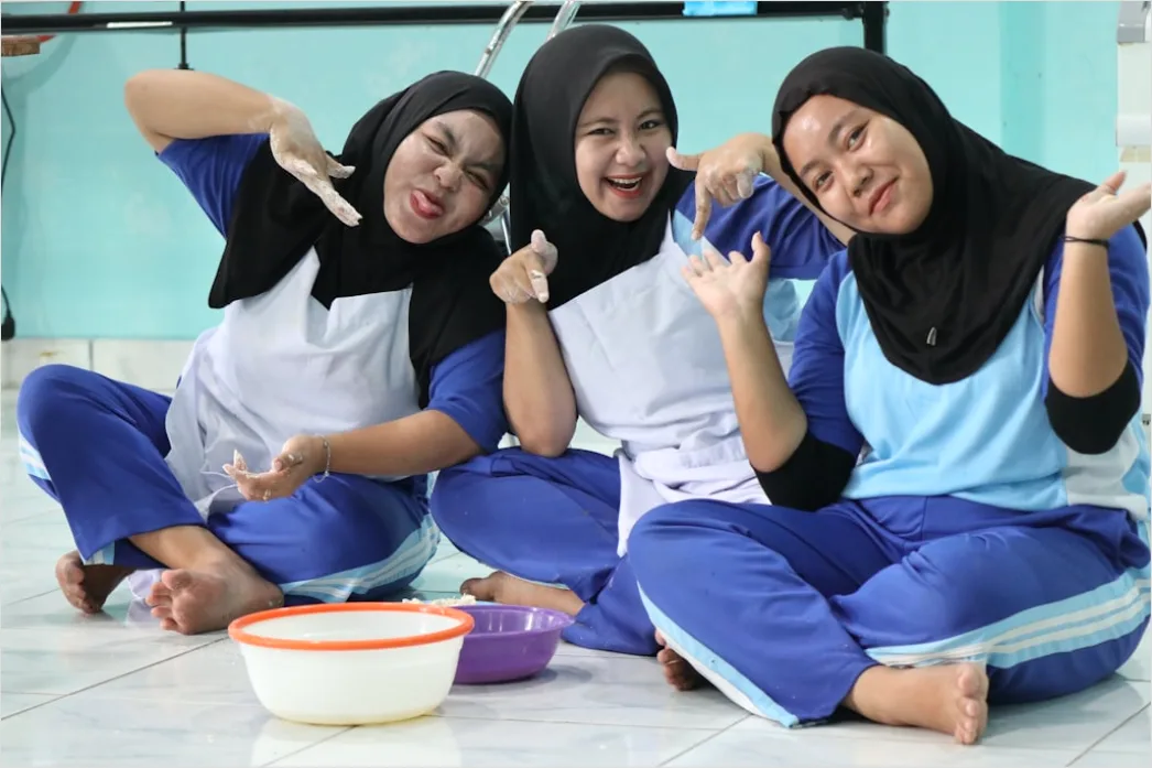 Gambar Emping Melinjo Renyah Dalam Mangkuk 84f0