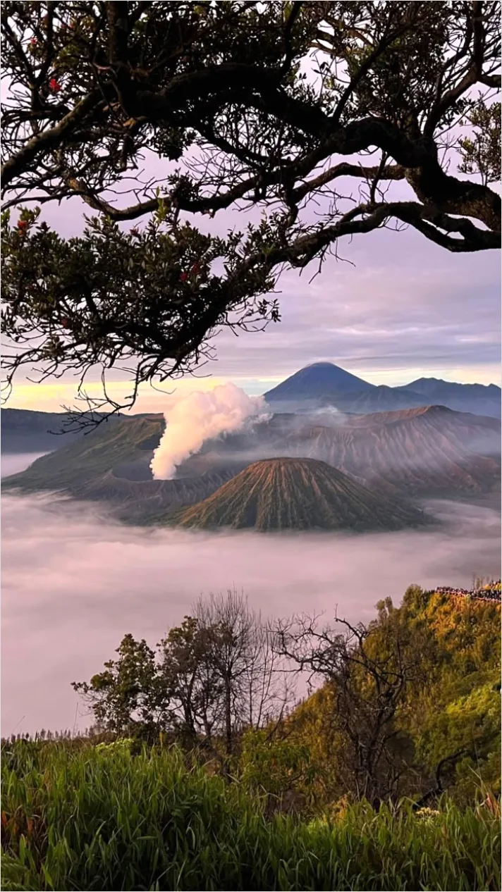 Detail Gambar Gunung Indah Dengan Awan Putih Number 9