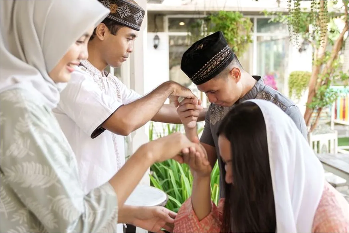 Detail Gambar Halal Bihalal Lebaran Di Rumah Number 6