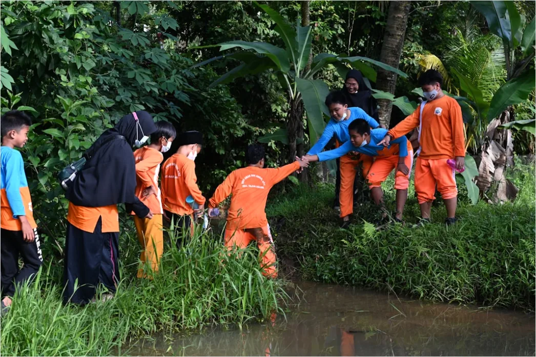 Detail Gambar Kegiatan Bakti Sosial Komunitas Number 16