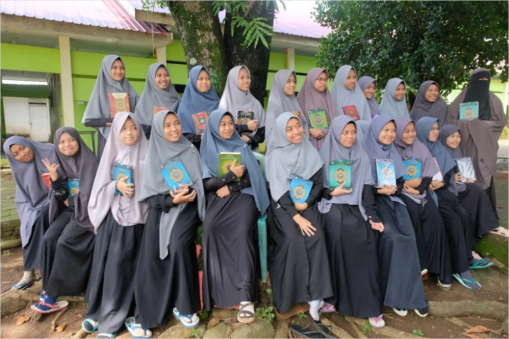 Detail Gambar Kegiatan Bakti Sosial Komunitas Number 5