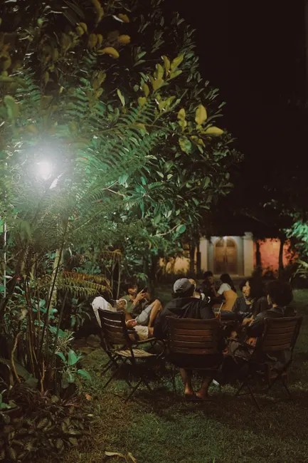 Detail Gambar Pesta Pernikahan Kebun Malam Hari Number 19