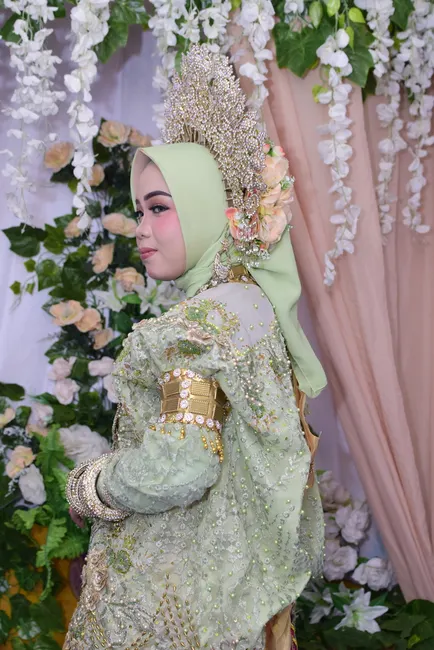 Detail Gambar Pesta Pernikahan Kebun Malam Hari Number 3