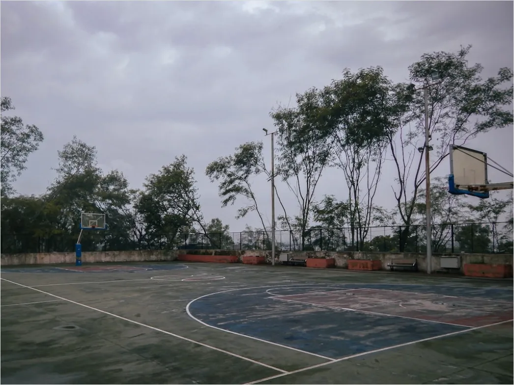 Detail Gambar Turnamen Basket Sekolah Di Lapangan Number 13