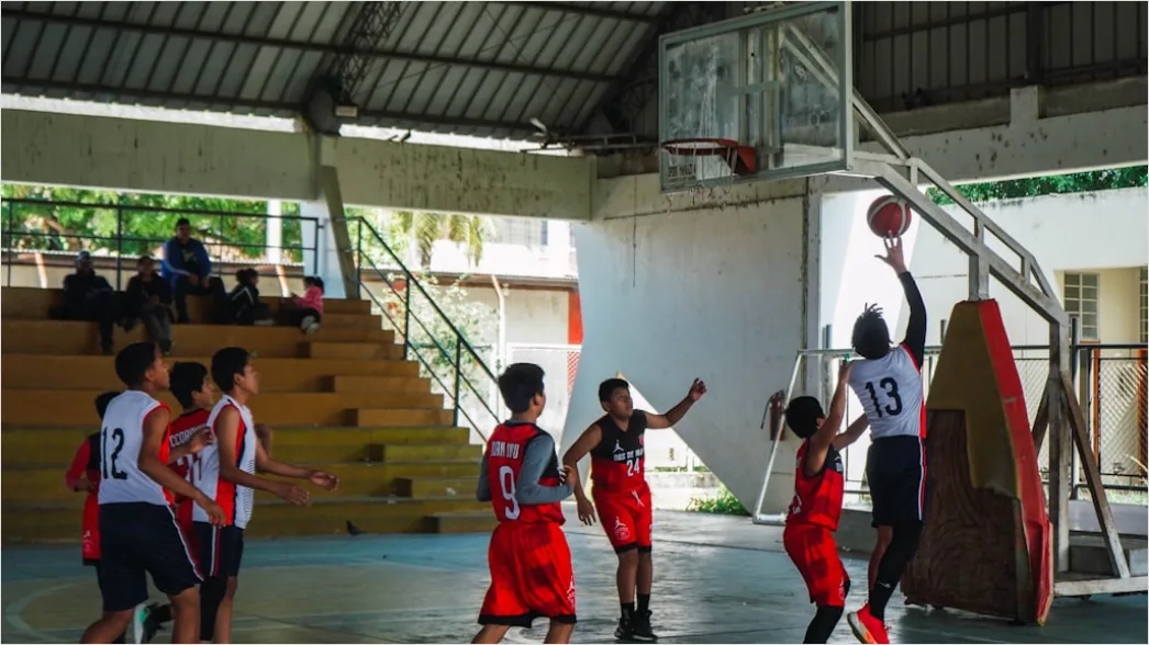 Detail Gambar Turnamen Basket Sekolah Di Lapangan Number 16
