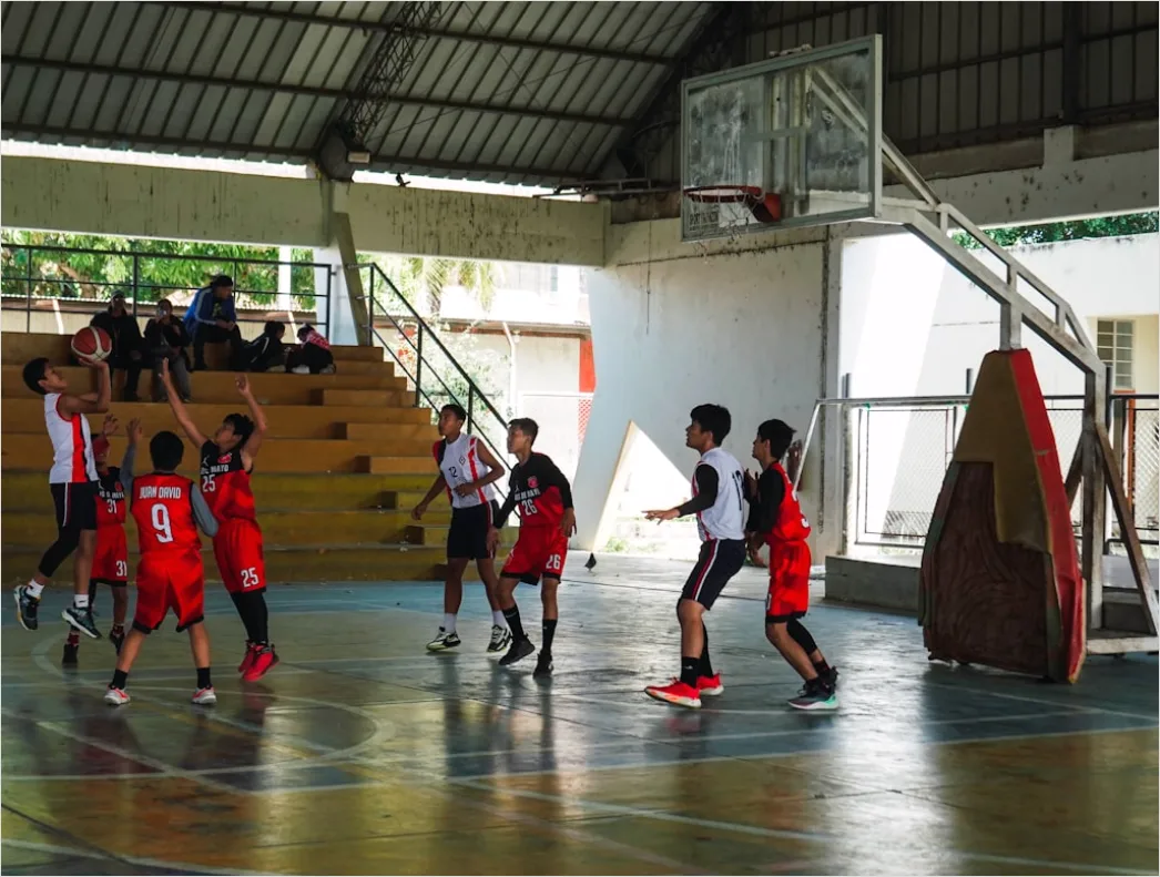 Detail Gambar Turnamen Basket Sekolah Di Lapangan Number 19