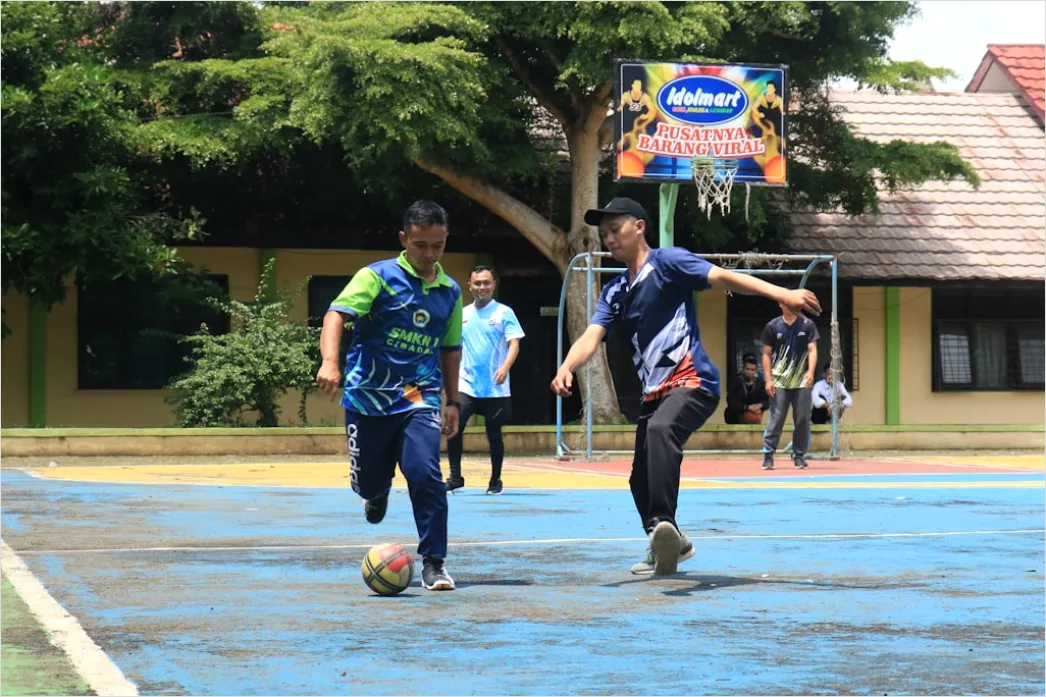 Detail Gambar Turnamen Basket Sekolah Di Lapangan Number 5