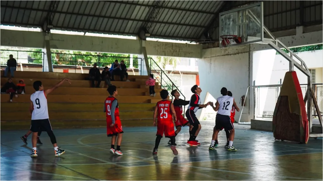 Detail Gambar Turnamen Basket Sekolah Di Lapangan Number 7