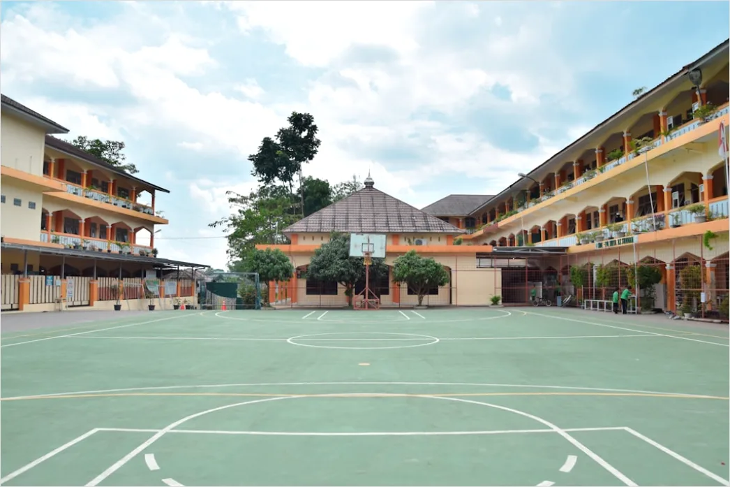 Detail Gambar Turnamen Basket Sekolah Di Lapangan Number 9