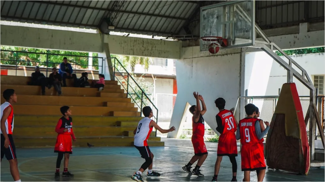Detail Gambar Turnamen Basket Sekolah Di Lapangan Number 10