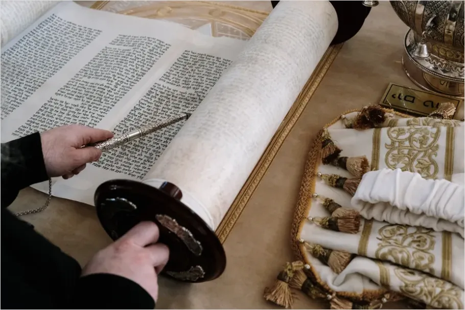 Detail Bar Mitzvah Torah Reading Ceremony Photo Number 2