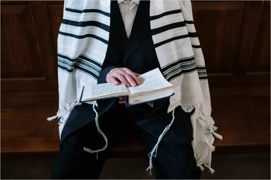 Detail Bar Mitzvah Torah Reading Ceremony Photo Number 10