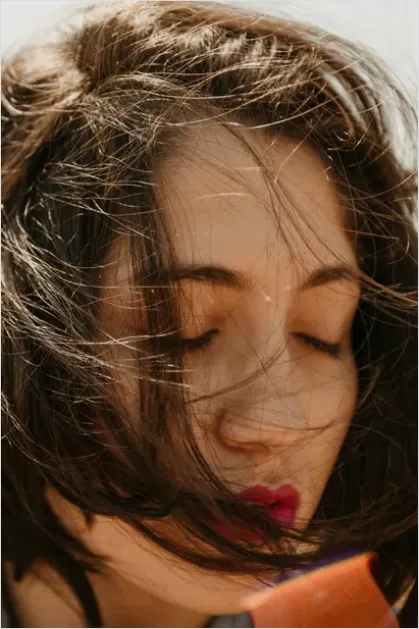 Detail Blowout Hairstyle Close Up Number 13