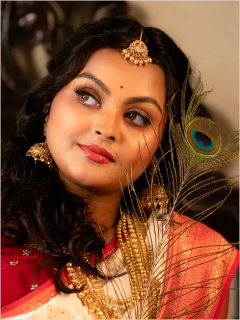 Detail Bridal Makeup Portrait Photo Number 10