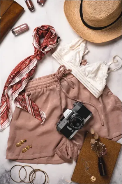 Detail Casual Outfit Flat Lay Photo Number 10