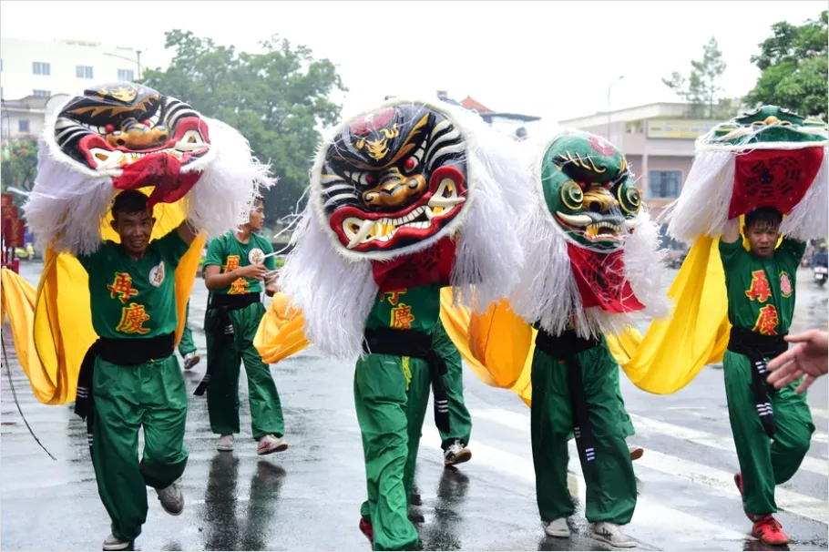 Detail Chinese Dragon Dance Festival Photo Number 5