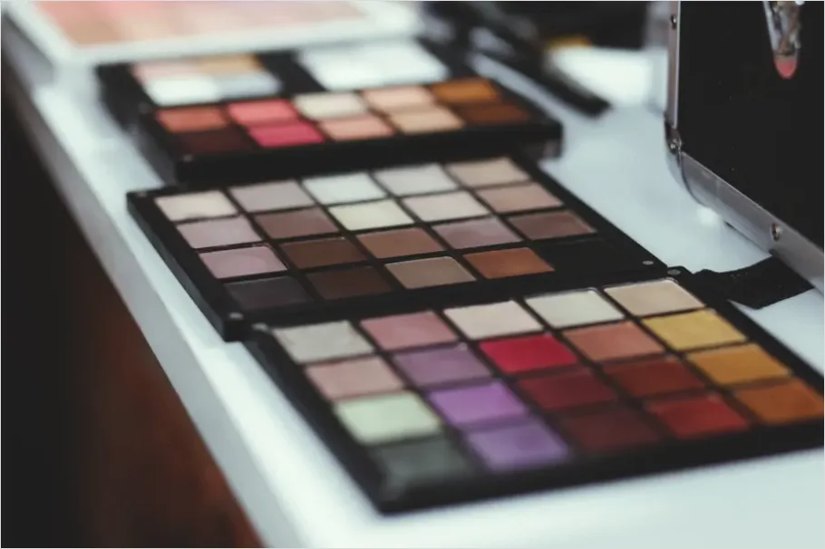 Detail Eyeshadow Palette Close Up Photo Number 11