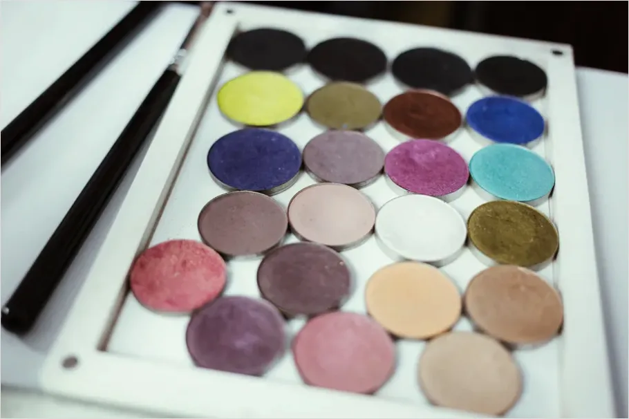 Detail Eyeshadow Palette Close Up Photo Number 4