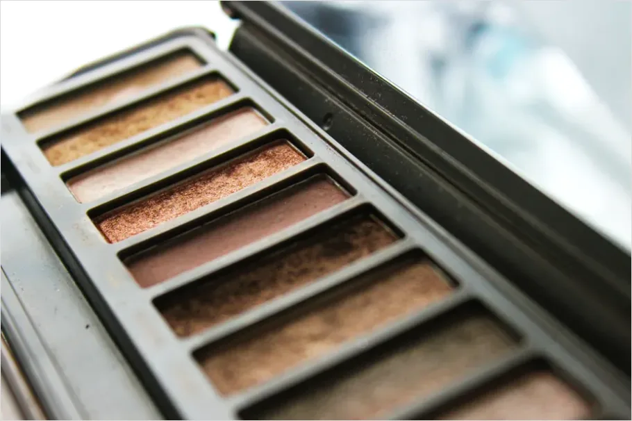 Detail Eyeshadow Palette Close Up Photo Number 6
