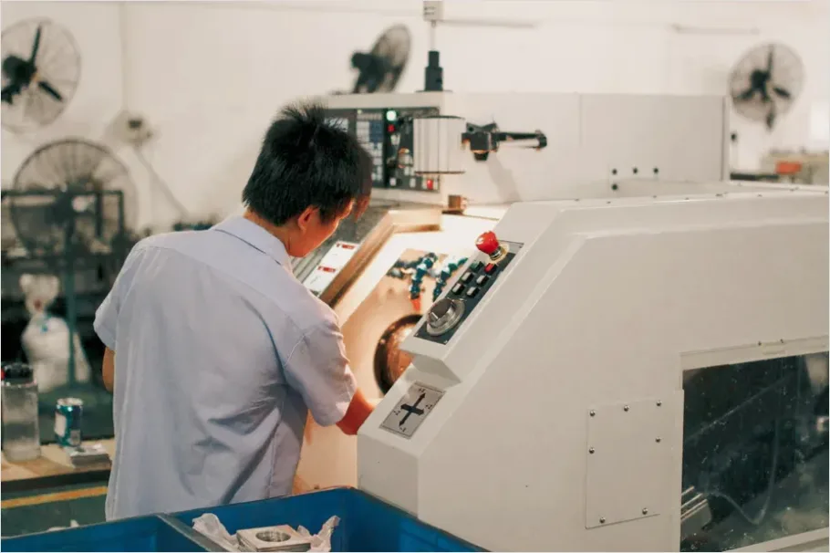 Detail Factory Equipment In Operation Photo Number 4