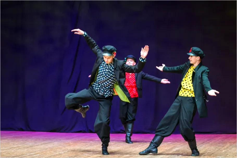 Detail Folk Dance Costume Movement Blur Photo Number 9