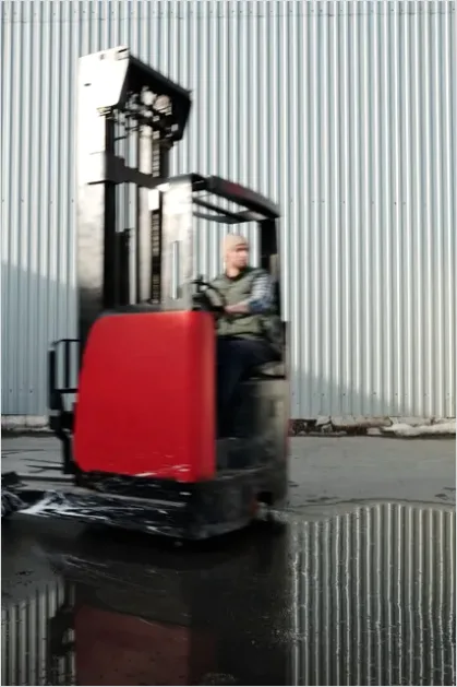 Detail Forklift In Warehouse Operation Photo Number 4