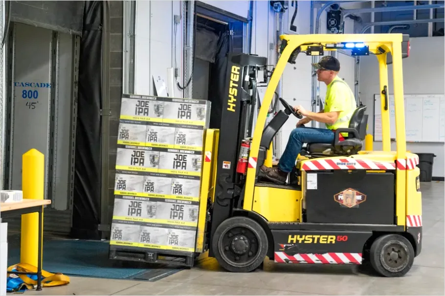 Detail Forklift In Warehouse Operation Photo Number 7