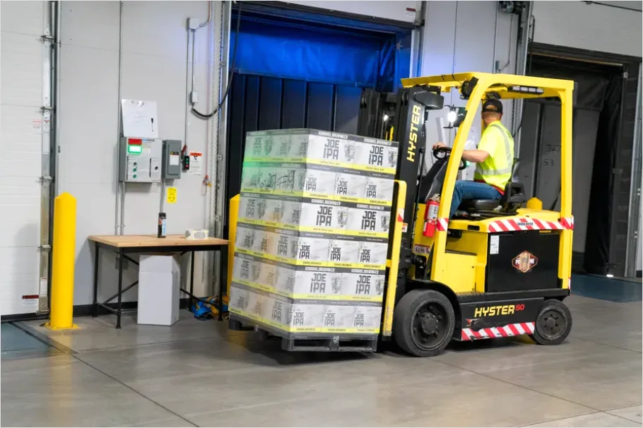 Detail Forklift In Warehouse Operation Photo Number 10