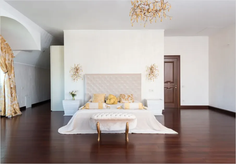 Detail Hotel Style Bedroom Design Number 8