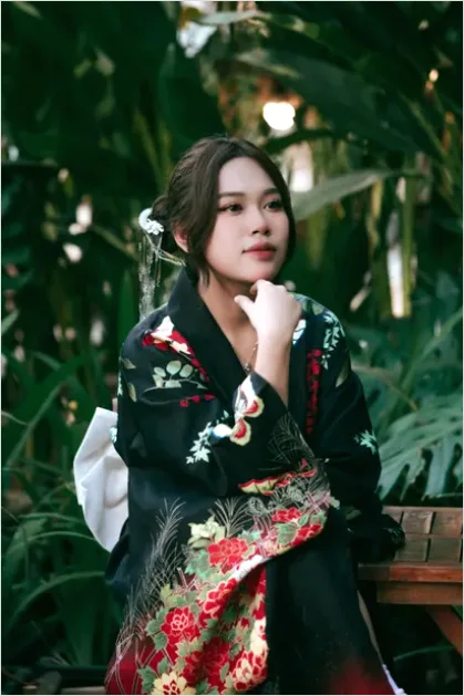 Detail Kimono Traditional Japanese Outfit Portrait Number 2