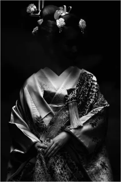 Detail Kimono Traditional Japanese Outfit Portrait Number 3