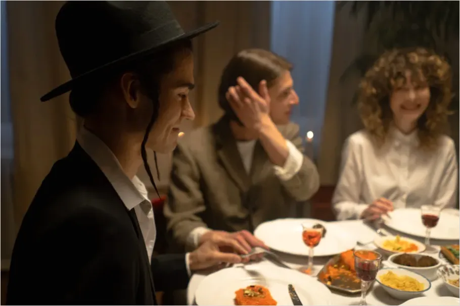 Detail Kosher Meal Table Setting Photo Number 4