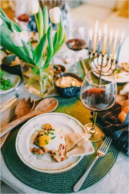 Detail Kosher Meal Table Setting Photo Number 5