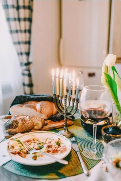 Detail Kosher Meal Table Setting Photo Number 6