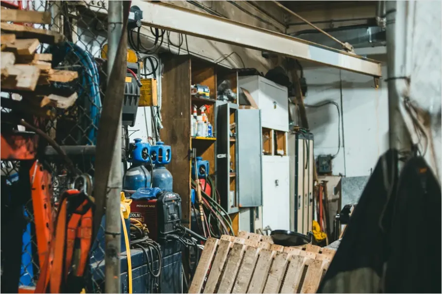 Detail Metal Fabrication Workshop Interior Number 2