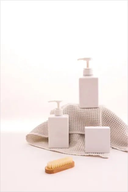 Detail Minimal Bottle Mockup On White Number 16