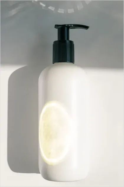 Detail Minimal Bottle Mockup On White Number 4