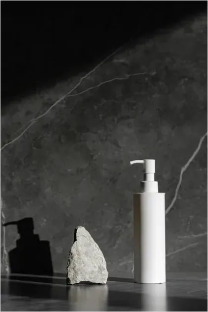 Detail Minimal Bottle Mockup On White Number 6