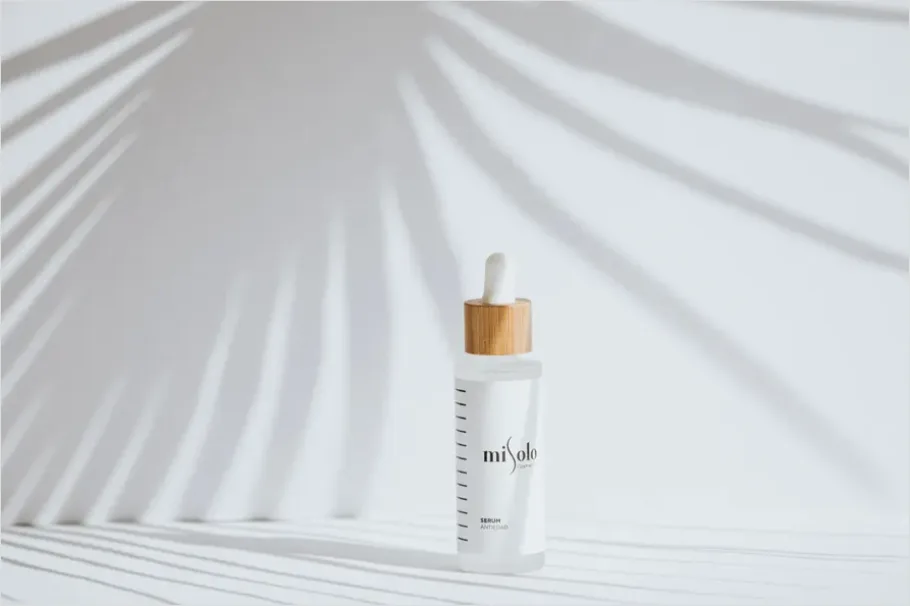 Detail Minimal Bottle Mockup On White Number 9