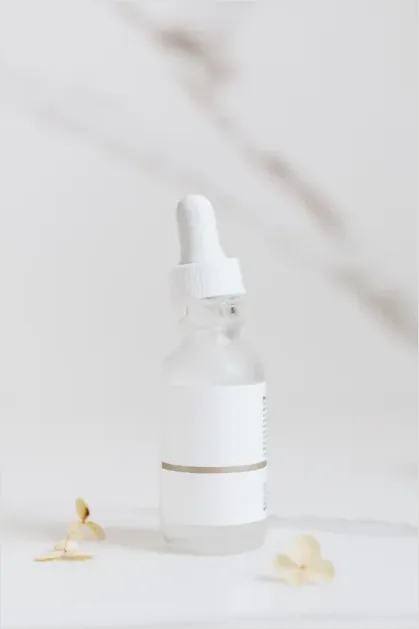 Detail Minimal Bottle Mockup On White Number 10